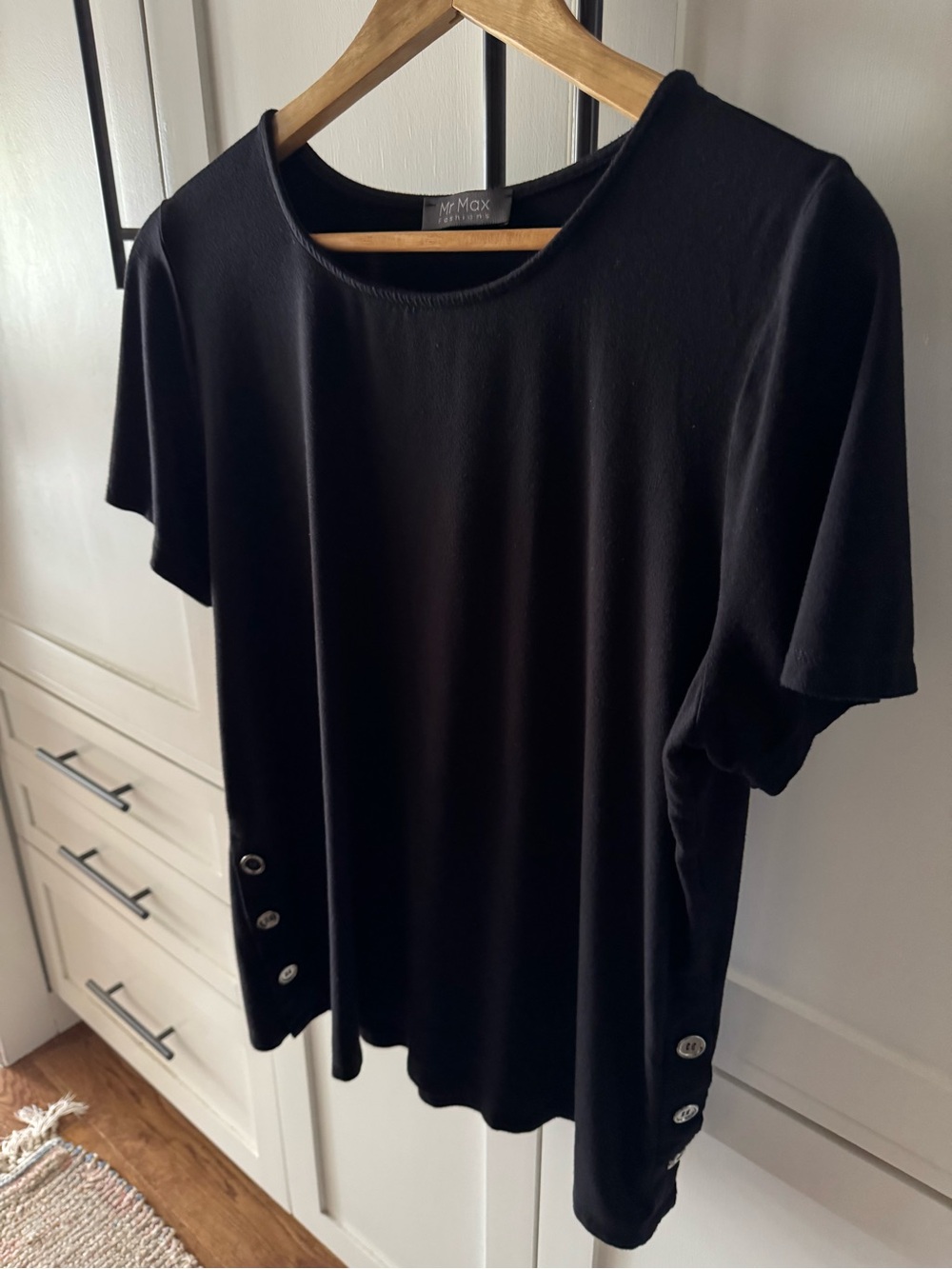 Black Short-Sleeve Crewneck Top with Hem Buttons